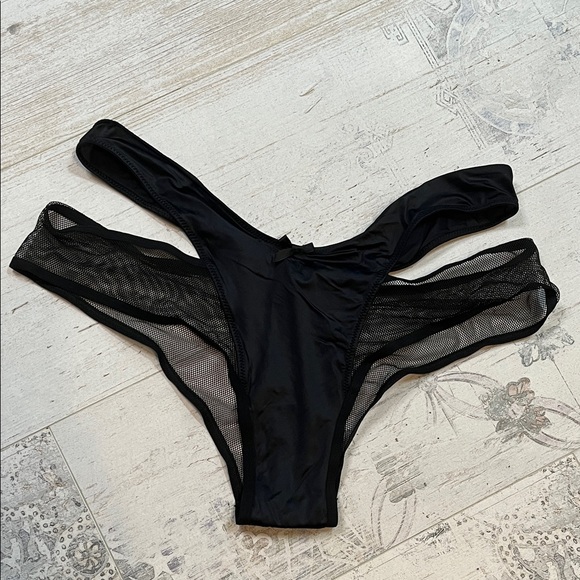 Victoria's Secret Black Mesh Very Sexy Cheeky Panties Size Large - Picture 1 of 7